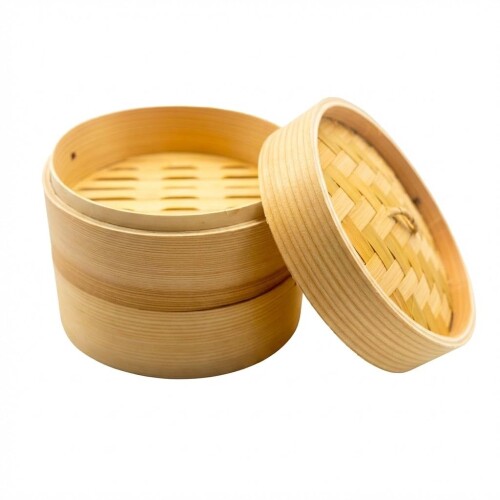 山下工芸 杉中華セイロ2段セットΦ18cm 家庭用 業務用 中華せいろ 蒸し器 17902000 【様々な蒸し料理をお楽しみ頂けます】杉中華セイロの本体2個とフタ1個のセットです。本体が2つあるため、複数の料理を同時に蒸し上げることができます。 【ふっくらジューシーな極上の仕上がり】 天然杉ならではの優れた調湿効果で、庫内の水分を最適に保ちます。余分な水分は吸収し、必要な潤いは逃さないため、肉まんや小籠包などの点心は水っぽくならず、肉や魚は柔らかく、野菜は甘みが凝縮。ご家庭で手軽に本格中華の味を楽しめます。 【栄養を逃さないヘルシー調理】 「蒸す」ことで水溶性ビタミンやミネラルの流出を防ぎ、食材の栄養をまるごと摂取できます。油を使わないため、温野菜や蒸しパンもとってもヘルシー。体に優しく消化にも良いため、ご家族の毎日の健康管理にも最適です。 【食卓を華やかに彩る天然素材の温もり】 丁寧に作られた天然木の美しい佇まいで、キッチンに温かい雰囲気をプラス。蒸しあがった熱々の料理をセイロごと食卓へ出せば、フタを開けた瞬間の湯気と香りで、いつもの食事が会話の弾む特別な時間に変わります。 【失敗しない蒸し方とご使用上の注意】 セイロ径に合った鍋でお湯をたっぷり沸かし、底がお湯に浸からないようセットします。空焚きに注意しながら中火〜やや強めの中火で蒸し上げてください。使用後は水洗いして、風通しの良い場所で陰干しをしてください。 便利な2段仕様のため、上段で温野菜、下段で点心やお肉料理など、同時に二品を調理でき時短にも繋がります。調理後はそのまま食卓へ運ぶだけで、湯気と共に温かい雰囲気を演出し、目でも楽しめる豊かな食卓となります。 商品コード20082010810商品名山下工芸 杉中華セイロ2段セット&Phi;18cm 家庭用 業務用 中華せいろ 蒸し器 17902000カラーブラウン※他モールでも併売しているため、タイミングによって在庫切れの可能性がございます。その際は、別途ご連絡させていただきます。※他モールでも併売しているため、タイミングによって在庫切れの可能性がございます。その際は、別途ご連絡させていただきます。