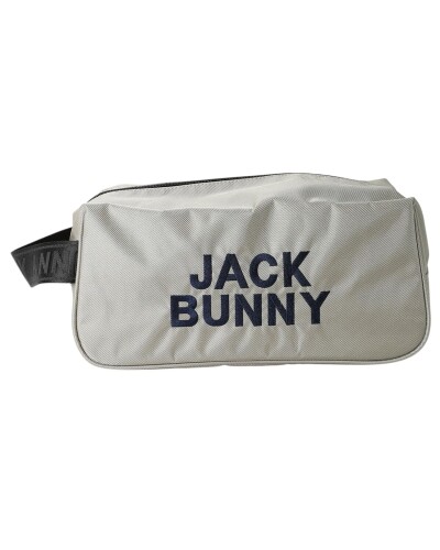 (ジャックバニー) 継続定番商品 シューズケース (ベーシックシリーズ)(ブランドロゴ) / ゴルフ 靴 / 262-6984121 040_ベージュ FR FR:横 32cm、高さ 14cm、マチ 18.5cm、取手の長さ 25cm、 ※採寸した寸法に多少の誤差が生じてしまう場合がございます。 説明 ■JACK BUNNY(ジャックバニー) 継続定番商品 シューズケース [ベーシックシリーズ](ブランドロゴ)262-6984121 ■JACK BUNNY (ジャックバニー)よりロゴベーシックシリーズのシューズケースが登場しました。 ベーシックカラーで仕上げたシューズの出し入れしやすい定番タイプのシューズケースに仕上がりました。 機能的なデザインはご自身用としてもギフトとしても大変重宝します。 ジャックバニーらしいポップでお洒落なルックスはゴルフラウンドでも注目の的になること間違いなしです! 。 ■シューズケース ■ベーシックシリーズ ■UNISEX ■カラビナ付き ■ W:310 H:135 D:185 ■合わせて持ちたいグッズも多数登場しています。 ■継続定番商品 キャディバッグ [ベーシックシリーズ](スタンド型) 262-6980110 ■継続定番商品 ヘッドカバー [ベーシックシリーズ](ドライバー用)262-6984111 ■継続定番商品 ヘッドカバー [ベーシックシリーズ](フェアウェイウッド用)262-6984112 ■継続定番商品 ヘッドカバー [ベーシックシリーズ](ユーティリティ用)262-6984113 ■継続定番商品 パターカバー [ベーシックシリーズ](ピン型)262-6984114 ■継続定番商品パターカバー [ベーシックシリーズ](マレット型 ■マグネット仕様)262-6984115 ■継続定番商品 ショルダーテープ [ベーシックシリーズ](取り外し可能)262-6984122 ■継続定番商品 カートバッグ [ベーシックシリーズ](ブランドロゴ)262-6981112 ■継続定番商品 トートバッグ [ベーシックシリーズ](ブランドロゴ)262-6981111 ■継続定番商品 ボストンバッグ [ベーシックシリーズ](カラビナ付き)262-6981113 ■継続定番商品 ボールケース [ベーシックシリーズ](カラビナ付き)262-6984120 ■継続定番商品 スコープケース [ベーシックシリーズ](カラビナ付き) 262-6984116 ■継続定番商品 トラベルカバー [ベーシックシリーズ](送り状ケース付き)262-6984117 ■継続定番商品 クラブケース [ベーシックシリーズ](ブランドロゴ)262-6984118 ■正規日本代理店商品なので安心です。( ※偽物にはご注意ください! ! ) ■ゴルフを楽しくするジャックバニーからのおすすめ商品です。 ■ 【JACK BUNNY 契約プロ】大里桃子プロ、佐久間朱莉プロ、中里光之介、村田理沙プロなど有名選手が名を連ねるゴルフ界キングブランドです。 商品コード20081466833商品名(ジャックバニー) 継続定番商品 シューズケース (ベーシックシリーズ)(ブランドロゴ) / ゴルフ 靴 / 262-6984121 040_ベージュ FR型番262-6984121サイズFRカラー040_ベージュ※他モールでも併売しているため、タイミングによって在庫切れの可能性がございます。その際は、別途ご連絡させていただきます。※他モールでも併売しているため、タイミングによって在庫切れの可能性がございます。その際は、別途ご連絡させていただきます。
