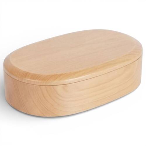 J−kitchens 曲げわっぱ 弁当箱 男性 木製 一段 ナチュラル くりぬき 長方形 18.8x10.2x5cm 400ml WABI-370687 サイズ:約 18.8x10.2x5cm 素材/木製・ウレタン塗装 木製品は天然素材の為、実物と写真で質感が異なる場合がございます。同じ商品でも木目、重さ、色合いが異なります。 ※掲載されている商品の色は、お使いのPCの環境によって実物と若干異なる場合があります。ご了承くださいませ。 木の温もりと風合いを楽しめる、木製ランチボックスです。天然木が呼吸することで余分な水分を調整し、ご飯を美味しく保ちます。夏は傷みにくく、冬は冷めにくいため、季節を問わず快適に使用できます。熱や冷たさを和らげるやさしい使い心地で、お子様からご年配の方まで安心です。 木の温かなぬくもりと風合いのある、木製ランチボックスです。昔ながらの曲げわっぱは、通気性が良く夏はご飯がいたみにくく、冬は保温性に優れ冷めにくくしてくれます。 日本の伝統的なお弁当箱に四季折々のおかずを添えてピクニックに出掛けてみてはいかがですか。 木製のお弁当箱は木が呼吸しているため、ご飯を入れると適度に水分が逃げて美味しさが保たれます。 また、料理の熱や冷たさを緩和してくれるので、お年寄りやお子様に特におすすめです。 夏はご飯が傷みにくく、冬はご飯が固くなりにくい。 天然木が呼吸をしているので水分の発散を上手く整えてくれているのです。 商品コード20081700851商品名J−kitchens 曲げわっぱ 弁当箱 男性 木製 一段 ナチュラル くりぬき 長方形 18.8x10.2x5cm 400ml WABI-370687型番4573651370687サイズ約 18.8x10.2x5cmカラーウッド※他モールでも併売しているため、タイミングによって在庫切れの可能性がございます。その際は、別途ご連絡させていただきます。※他モールでも併売しているため、タイミングによって在庫切れの可能性がございます。その際は、別途ご連絡させていただきます。