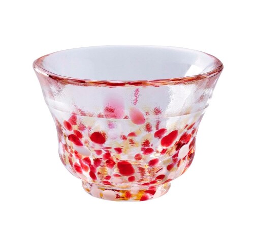 ヤマキイカイ(Yamakiikai) CRYSTAL すもも猪口 W611 虹のスキャット グラスや食器など光の造形が高速でまわります。そこへ色彩ガラスの粒(チップ)を雫のように降らせて生まれたシリーズ｢虹のスキャット｣。 ジャズの即興｢スキャット｣を思わせる粋な華やぎ。ぜひお愉しみ下さい。 お猪口の他に小皿、抹茶碗、タンブラーもご用意しております。 商品コード20081662855商品名ヤマキイカイ(Yamakiikai) CRYSTAL すもも猪口 W611型番MC-524カラーレッド※他モールでも併売しているため、タイミングによって在庫切れの可能性がございます。その際は、別途ご連絡させていただきます。※他モールでも併売しているため、タイミングによって在庫切れの可能性がございます。その際は、別途ご連絡させていただきます。
