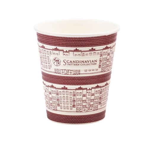 サンナップ 紙コップ 210ml 7oz 50個 ハウス エンボス 断熱 耐熱 日本製 対応蓋(CRU2150) C2150EHS 【手にフィットするエンボス加工】 外側にエンボス加工を施した紙カップで手にしっかりフィットし持ちやすい設計です。表面の凹凸が滑りにくくドリンクを快適に持つことができます。落ち着いた北欧風デザインでカフェオフィスイベントなどさまざまなシーンになじむ使い捨て紙カップです。 【使いやすい210ml容量】 約210ml容量でコーヒー紅茶お茶水などのドリンク提供に適したサイズです。来客用カップやテイクアウトドリンク用としても使いやすくオフィス店舗イベント家庭など幅広い場所で便利に使用できます。日常使いから業務用途まで活躍する紙カップです。 【内面ポリエチレン加工】 内面にはポリエチレンラミネート加工を施しており飲み物の水分が染み込みにくい構造です。温かい飲み物にも冷たい飲み物にも対応でき安心して使用できる使い捨て紙カップです。コーヒー紅茶お茶など幅広いドリンクに適しています。 【北欧テキスタイル風デザイン】 北欧テキスタイルをイメージした温かみのあるデザインが特徴の紙カップです。落ち着いたカラーと織物のような模様が上品な印象を与え来客用ドリンクやカフェシーンにもよく合うおしゃれな紙カップです。 【対応蓋でテイクアウトにも便利】 対応蓋 CRU2150E CRU2150EBK を使用することで持ち運びしやすいドリンクカップとして使用できます。テイクアウトドリンクやイベント会場でのドリンク提供などさまざまなシーンで活躍します。 【安心の日本製品質】 日本国内で製造された紙カップで品質管理が行き届いています。食品を扱う環境でも安心して使用できオフィスや飲食店イベントなどさまざまな場所で利用できる紙カップです。 【ホットドリンクにも対応】 エンボス加工により手に持った際の滑りを防ぎホットコーヒーやホットティーなどの温かい飲み物にも使いやすい設計です。カフェやテイクアウトなどのドリンク提供に適した紙カップです。 【来客用カップに便利】 オフィスや店舗の来客用ドリンク提供にも便利な紙カップです。使い捨てタイプのため衛生的に使用できお茶やコーヒーなどのドリンク提供をスムーズに行うことができます。 【スタッキング収納】 重ねて収納しやすい形状で複数の紙カップを省スペースで保管できます。オフィスの備品管理やイベント準備などでも取り出しやすく効率よく使用できます。 【幅広い用途で活躍】 オフィス店舗イベント家庭などさまざまなシーンで使用できる便利な紙カップです。おしゃれなデザインと使いやすいサイズでドリンク提供を快適にする使い捨て紙カップです。 【手にフィットするエンボス加工】 外側にエンボス加工を施した紙カップで手にしっかりフィットし持ちやすい設計です。表面の凹凸が滑りにくくドリンクを快適に持つことができます。落ち着いた北欧風デザインでカフェオフィスイベントなどさまざまなシーンになじむ使い捨て紙カップです。 【使いやすい210ml容量】 約210ml容量でコーヒー紅茶お茶水などのドリンク提供に適したサイズです。来客用カップやテイクアウトドリンク用としても使いやすくオフィス店舗イベント家庭など幅広い場所で便利に使用できます。日常使いから業務用途まで活躍する紙カップです。 【内面ポリエチレン加工】 内面にはポリエチレンラミネート加工を施しており飲み物の水分が染み込みにくい構造です。温かい飲み物にも冷たい飲み物にも対応でき安心して使用できる使い捨て紙カップです。コーヒー紅茶お茶など幅広いドリンクに適しています。 【北欧テキスタイル風デザイン】 北欧テキスタイルをイメージした温かみのあるデザインが特徴の紙カップです。落ち着いたカラーと織物のような模様が上品な印象を与え来客用ドリンクやカフェシーンにもよく合うおしゃれな紙カップです。 【対応蓋でテイクアウトにも便利】 対応蓋 CRU2150E CRU2150EBK を使用することで持ち運びしやすいドリンクカップとして使用できます。テイクアウトドリンクやイベント会場でのドリンク提供などさまざまなシーンで活躍します。 【安心の日本製品質】 日本国内で製造された紙カップで品質管理が行き届いています。食品を扱う環境でも安心して使用できオフィスや飲食店イベントなどさまざまな場所で利用できる紙カップです。 【ホットドリンクにも対応】 エンボス加工により手に持った際の滑りを防ぎホットコーヒーやホットティーなどの温かい飲み物にも使いやすい設計です。カフェやテイクアウトなどのドリンク提供に適した紙カップです。 【来客用カップに便利】 オフィスや店舗の来客用ドリンク提供にも便利な紙カップです。使い捨てタイプのため衛生的に使用できお茶やコーヒーなどのドリンク提供をスムーズに行うことができます。 【スタッキング収納】 重ねて収納しやすい形状で複数の紙カップを省スペースで保管できます。オフィスの備品管理やイベント準備などでも取り出しやすく効率よく使用できます。 【幅広い用途で活躍】 オフィス店舗イベント家庭などさまざまなシーンで使用できる便利な紙カップです。おしゃれなデザインと使いやすいサイズでドリンク提供を快適にする使い捨て紙カップです。 商品コード20082238855商品名サンナップ 紙コップ 210ml 7oz 50個 ハウス エンボス 断熱 耐熱 日本製 対応蓋(CRU2150) C2150EHS型番EHSサイズ1袋カラー210ml ハウス※他モールでも併売しているため、タイミングによって在庫切れの可能性がございます。その際は、別途ご連絡させていただきます。※他モールでも併売しているため、タイミングによって在庫切れの可能性がございます。その際は、別途ご連絡させていただきます。