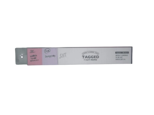 TAGGED(タグド) TAGGED 7 CUT MEMO ピンク/バイオレット 60枚（2色×30枚） メモ パッド ノート 付箋 伝言 一筆箋 書き置き 事務用品 文房具 ステーショナリー デスク用品 筆記用紙 手帳用 連絡メモ 仕事用 学校用 オフィス用品 ToDo リスト用 シンプルデザイン かわいい おしゃれ コンパクト 薄型 軽量 持ち運び まとめ買い プレゼント 便利グッズ 整理 整頓 アイデア 書き留め メッセージ 用紙 ?全てクリーニングタグ用の無地の耐洗紙からできている ?切り取り易いミシン目で好きなサイズに切り取ることができる ?紙が洗えるほど丈夫なクリーニングタグ用の耐洗紙でできているので丈夫 ?ミシン目で折りたたんで小さくしてポケットに収納して持ち歩ける ?万が一ポケットに入れたまま洗ってしまっても大丈夫 TAGGED 7 CUT MEMO(タグド セブンカットメモ)は、1シートを7分割できるメモ用紙です。 7つのブロックを活かした週間ダイヤリーとして使えるほか、用件をこなすたびに気持ちよくちぎっていけるTODOリスト、お出かけの際のチェックリストなど使い方はアイデア次第。 2色のシートが交互に現れて、わかりやすく管理できます。PCのモニターとキーボードの間にちょうど収まるサイズです。 商品コード20082244086商品名TAGGED(タグド) TAGGED 7 CUT MEMO ピンク/バイオレット 60枚（2色&times;30枚） メモ パッド ノート 付箋 伝言 一筆箋 書き置き 事務用品 文房具 ステーショナリー デスク用品 筆記用紙 手帳用 連絡メモ 仕事用 学校用 オフィス用品 ToDo リスト用 シンプルデザイン かわいい おしゃれ コンパクト 薄型 軽量 持ち運び まとめ買い プレゼント 便利グッズ 整理 整頓 アイデア 書き留め メッセージ 用紙型番TACM-1355カラーピンク/バイオレット※他モールでも併売しているため、タイミングによって在庫切れの可能性がございます。その際は、別途ご連絡させていただきます。※他モールでも併売しているため、タイミングによって在庫切れの可能性がございます。その際は、別途ご連絡させていただきます。