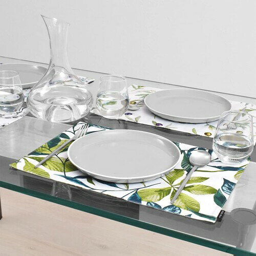 スタイルデコール(STYLE Decor) リバーシブルタイプ ランチョンマット 2枚セット 綿100%(30cm×45cm) ボタニカルリーフ w3100800 サイズ:縦30cm×横45cm ※商品の仕様上、サイズに若干の誤差が生じる恐れがあります。予めご了承ください。 素材:綿100% 贅沢なリバーシブル仕様、テーブルに置くだけで気分も一緒にワンランクアップします テーブルを華やかに彩るアイテムとして、お気軽に使えるランチョンマット。綿オックス生地の風合いを生かした、2柄が楽しめるリバーシブル仕様の2枚セットです。 毎日のお食事の際にサッと用意して、食卓という家族との楽しい大事な時間を一緒に過ごしてほしい。 そんな想いを込めて作ったランチョンマットは、心地よいひとときを演出してくれます。 綿オックス生地を贅沢に2枚仕立てで縫製にすることにより、高級感あふれる厚手でしっかりとしたランチョンマットとして、長く愛用して頂くことができます。 汚れても手洗いで簡単に洗うことができて、常に清潔さを保てます。 展開柄はリバーシブルとして13柄、無地6色をご用意しました。ランチョンマットのカラーをテーマや季節によって選ぶことで、コーディネイトの楽しさも広がりそうですね。また、用途として他にも、デスクサイドや置物に敷いて柄を楽しむこともできる汎用性の高いアイテムです。 ※柄の位置は商品によって異なります。 ※同柄2枚になります。 必ずお読みください ■洗濯について 洗濯により若干の色落ち、濡れた状態での接触により色移りすることがございます。 洗濯の際は、他のものとまとめて洗うのはお避け下さい。 ■生地柄について 商品の特性上、生地の取り位置により柄の出方など多少の個体差が生じ、画像と仕上がりが異なることがございます。 あらかじめご了承いただき、それぞれの表情をお楽しみください。 ■生地色について 生地および商品の画像は、できるだけ商品に近いカラーにて掲載をしております。 同じ色名でも生地や商品によって明るさや鮮やかさなど色味が異なりますので、ご購入時には商品詳細ページ「生地拡大」にて色味をご確認下さい。 ※お客様のモニター設定やPCの機種、室内環境等により、色味に違いが発生してしまう場合もございます。 ■サイズについて 商品のサイズは、全て平置きにて外寸を測定しております。 商品によっては+-0.5cm〜1cmの誤差が発生してしまう場合がございます。 ■商品仕様について 商品は写真と異なる場合や同等品へ仕様変更する場合がございます。予めご了承ください。 また、お揃い生地商品が完売の際はご了承ください。 商品コード20076330874商品名スタイルデコール(STYLE Decor) リバーシブルタイプ ランチョンマット 2枚セット 綿100%(30cm&times;45cm) ボタニカルリーフ w3100800型番w3100800サイズ中カラーボタニカルリーフ※他モールでも併売しているため、タイミングによって在庫切れの可能性がございます。その際は、別途ご連絡させていただきます。※他モールでも併売しているため、タイミングによって在庫切れの可能性がございます。その際は、別途ご連絡させていただきます。