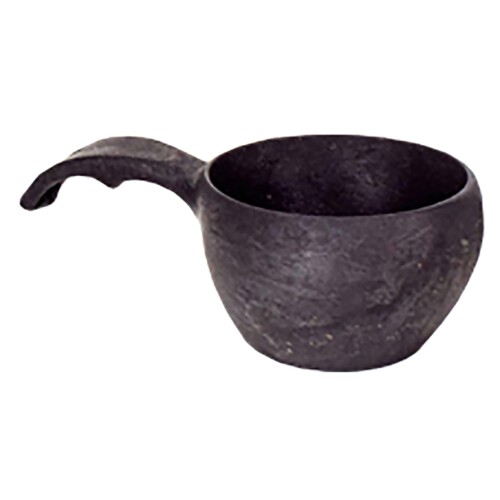 KUPILKA カップ クピルカ1 ブラック 15mL 3728021/295-28141 サイズ : 高さ24×幅37×奥行66mm 重量 : 6g 容量 : 15mL カラー : ブラック (BK) 素材 : 木繊維、ポリプロピレン 自然に優しい素材で作られたミニサイズのカップです。 木繊維とポリプロピレンを混ぜ合わせた素材「Kareline (R) (カレライン) 」を使用しています。 「Kareline (R) (カレライン) 」は軽量かつ耐久性、耐熱性 (耐熱100[度]、耐冷-30[度]) に優れた素材です。 洗剤での水洗いはもちろん、食器洗い乾燥機の使用も可能です。 食品の匂いや色が移りにくく、様々な料理や飲み物に使用可能です。 木製食器で気になる経年の劣化もしにくく長寿命です。 フィンランドの森林認証を受けた環境に優しいセルロースファイバーが、接着剤として使用されるFDA認可のポリプロピレンを補強 (比率 : 木繊維55%、ポリプロピレン45%) しています。 アクセサリーや大さじ1杯 (15ml) の計量カップ、コーヒーメジャー (7g) として使えるミニサイズです。 ※食品を入れて放置すると木繊維の色が移ることがありますが、体に害はありません。 商品コード20077700876商品名KUPILKA カップ クピルカ1 ブラック 15mL 3728021/295-28141型番3728021/295-28141カラーブラック (BK)※他モールでも併売しているため、タイミングによって在庫切れの可能性がございます。その際は、別途ご連絡させていただきます。※他モールでも併売しているため、タイミングによって在庫切れの可能性がございます。その際は、別途ご連絡させていただきます。