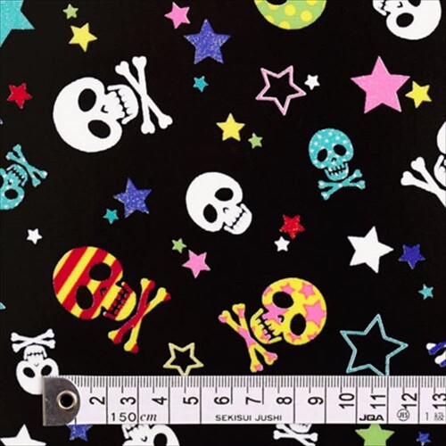COLORFUL TEXTILE MARKET おしゃれドクロとキラキラ星（ブラック） ラミネート(厚み0.2mm)生地 110cmx100cmD0255910 洗濯により若干の色落ちや、多少の縮みが発生する場合があります。 お客様のモニター設定やPCの機種、室内環境等により、色味に違いが発生してしまう場合もございます。また、生産ロットの違いにより、若干色が異なる場合がございます。あらかじめご了承ください。 ※生地耳に商用利用不可と記載されている場合がございますが、商用利用可能です。 こちらの生地は商用利用可能です。購入された生地を用いた作品/商品を販売される際には、商品説明に必ず「Textile designed by COLORFUL CANDY STYLE」と明記して頂きますようお願いいたします。 ※生地耳に商用利用不可と記載されている場合がございますが、商用利用可能です。 ■生地柄特長 ダークな黒地に散らばる、カラフル&ユニークなドクロたち。キラキラの光るラメ使いがロックなポイントです。 ※生地にラメが入っております。 ■商品特長 水や汚れを弾きやすいビニールコーティング加工を施して います。ツヤのあるエナメル風の厚手ラミネートで高級感もあり、 使い勝手も抜群。ポーチやバッグ、ランチョンマットなどの 雑貨に幅広くお使いいただけます。 ※ラミネート生地は、家庭用ミシンでも縫製いただけます。 テフロン加工の押さえ金、シリコンスプレー、ベビーパウダー、 ハトロン紙などを使用するとより縫いやすくなります。 ※詳細なラミネート生地使用におけるご注意は、ヘルプページにて ご確認ください。 商品コード20081670008商品名COLORFUL TEXTILE MARKET おしゃれドクロとキラキラ星（ブラック） ラミネート(厚み0.2mm)生地 110cmx100cmD0255910型番D0255910サイズ1mカラーおしゃれドクロとキラキラ☆星(ブラック)※他モールでも併売しているため、タイミングによって在庫切れの可能性がございます。その際は、別途ご連絡させていただきます。※他モールでも併売しているため、タイミングによって在庫切れの可能性がございます。その際は、別途ご連絡させていただきます。