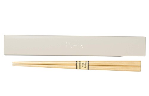 宮本産業 弁当用箸 ベージュ 18cm イルミオ 箸箱セット 本体サイズ:約2.7×19.4×1.4cm(箸:約18cm) 素材・材質:(本体)ABS樹脂、(箸)天然木 原産国:日本 ■il.mio(イルミオ)とは、イタリア語で「私の」という意味。大切な人へ、自分自身へのごほうびに、真心を届けたい。まるでギフトボックスのようなお弁当箱シリーズです。 ■お弁当箱と合わせて使える箸とケースのセットです。 ■お弁当の時だけでなく、外食時にお箸を持ち歩く、エコスタイル派のあなたにもおすすめです。 ■食器洗い機はお使いになれません。 ■安心の品質、日本製です。 商品コード20081770903商品名宮本産業 弁当用箸 ベージュ 18cm イルミオ 箸箱セット型番4512951122299サイズ18cmカラーベージュ※他モールでも併売しているため、タイミングによって在庫切れの可能性がございます。その際は、別途ご連絡させていただきます。※他モールでも併売しているため、タイミングによって在庫切れの可能性がございます。その際は、別途ご連絡させていただきます。