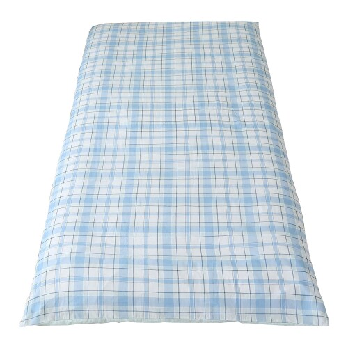 メリーナイト 敷き布団カバー 「チェック」 ブルー ダブルロング 約145×215cm 綿100% 吸湿性 通気性 天然素材 心地よい肌触り オールシーズン 洗える CT13316-76 素材:綿100% サラリとした肌触りの平織り生地。綿100%で吸水性も良く心地良い肌触り。ベーシックな生地でオールシーズン使用できる。 出し入れしやすい 210cmファスナー使用。 表面:プリント、裏面:カラー 製品サイズ:約105×215cm(敷きふとんのシングルロング用) 綿100%素材で吸湿性 ■吸水性に優れ、年間を通してお使いいただける布団カバー。 ペールトーンのチェック柄は明るくで優しい印象、スタンダードな柄と色合いがユニセックス向けの為 ゲスト用としてもオススメです。 140×210cm用の敷布団用カバー。出し入れしやすい 210cmファスナー使用。 丸洗いOK。洗濯機使用の場合は洗濯ネットを使用。乾燥機の使用は避けてください。 ※製品に縫いこまれている表示に従ってお取扱い下さい。 小栗株式会社は日本の寝具メーカーです。 商品コード20076192091商品名メリーナイト 敷き布団カバー 「チェック」 ブルー ダブルロング 約145&times;215cm 綿100% 吸湿性 通気性 天然素材 心地よい肌触り オールシーズン 洗える CT13316-76型番CT13316-76サイズダブルロングカラーチェック / ブルー※他モールでも併売しているため、タイミングによって在庫切れの可能性がございます。その際は、別途ご連絡させていただきます。※他モールでも併売しているため、タイミングによって在庫切れの可能性がございます。その際は、別途ご連絡させていただきます。