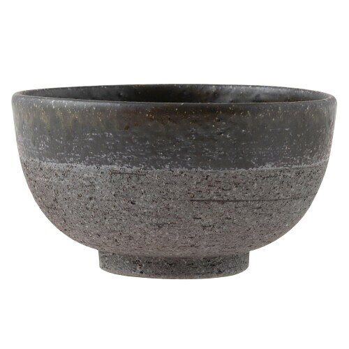 丸伊製陶 信楽焼 へちもん どんぶり 丼 容量約1000ml 炭化ビードロ ブラウン MR-3-4611 商品サイズ:約16×16×8.5cm 商品重量:0.5kg 容量:約1L 素材:陶器 ※手作りのため、【サイズ・重量・容量】の表記に対して±20%程度の誤差が生じるケースがございます。また陶磁器の性質上、商品の色味が写真と異なるケースがございます。手作り品の味や風合いとして予めご容赦ください。 生産国:日本 信楽焼とは、滋賀県甲賀市信楽町でつくられているやきもの。日本六古窯の一つと数えられ、1200年以上の長い歴史があるといわれています。信楽焼は、1976年に国から伝統的工芸品の指定を受けています。へちもんとは、「ふうがわりなモノ」の意味に使われた信楽の職人ことばがその名のもとです。自然が生み出す様々なカタチや、私達ひとりひとりの個性と同じようにいろいろな表情をもった器たち。商品個々でサイズや色合いの差、釉薬のかかり具合など、写真と異なる場合があります。陶器の味わいとしてお楽しみください。 商品コード20077968921商品名丸伊製陶 信楽焼 へちもん どんぶり 丼 容量約1000ml 炭化ビードロ ブラウン MR-3-4611型番3-4611サイズ約16&times;16&times;8.5cmカラーブラウン※他モールでも併売しているため、タイミングによって在庫切れの可能性がございます。その際は、別途ご連絡させていただきます。※他モールでも併売しているため、タイミングによって在庫切れの可能性がございます。その際は、別途ご連絡させていただきます。
