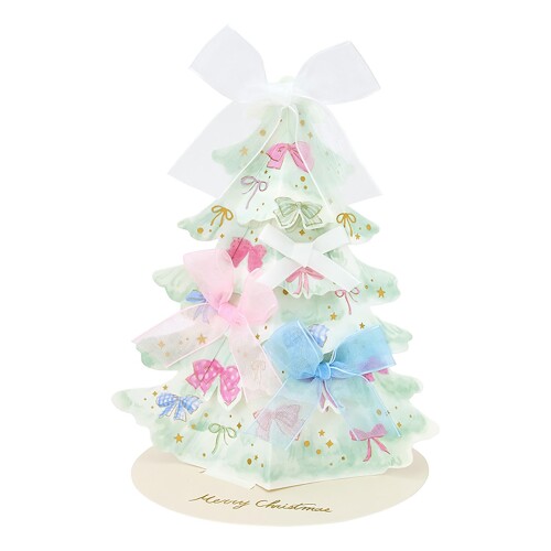 サンリオ(SANRIO) クリスマスカード メッセージカード クリスマス リボンツリー JX 50-5 242489 本体サイズ:約幅13.5×奥行0.5×高さ15cm。主な材料・原料:紙、その他 全面に金箔加工がほどこされています。立てて飾れます。ツリーを飾る台座の裏面に、メッセージスペースがあります。カードに合わせたオリジナルデザインの封筒付き。 郵送の際は切手をお貼りください。詳しくは日本郵便株式会社Webサイトでご確認ください。 (C) 2025 SANRIO CO., LTD.　著作 株式会社サンリオ 商品紹介 バレエコアの雰囲気を表現した、淡めの色合いとふわふわしたリボンがいっぱいの立体ツリーカードです。ツリートップと本体には、本物のリボンが付いていて、素材感も楽しむことができます。 安全警告 特になし 商品コード20080756931商品名サンリオ(SANRIO) クリスマスカード メッセージカード クリスマス リボンツリー JX 50-5 242489型番242489サイズ13.5 cm x 0.5 cm x 15 cmカラー白※他モールでも併売しているため、タイミングによって在庫切れの可能性がございます。その際は、別途ご連絡させていただきます。※他モールでも併売しているため、タイミングによって在庫切れの可能性がございます。その際は、別途ご連絡させていただきます。