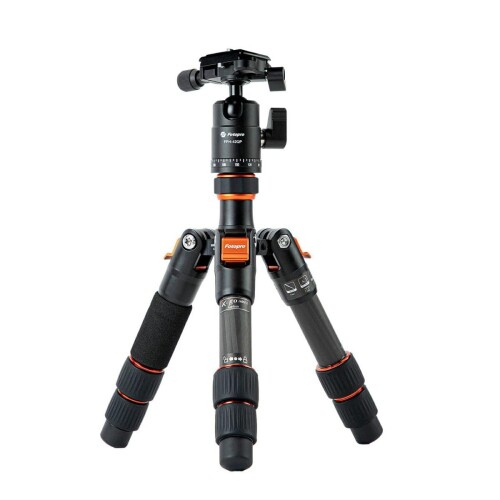 FOTOPRO X-GO MINI2 BK 卓上三脚 カーボン製 耐荷重 8kg 829061 携帯性に優れるサイズながら剛性に優れ、最大8kgまでの機材に対応する、カーボン素材の卓上三脚。 センターポールの下側を取り外すことで最低高165mmの高さから撮影できます ボールヘッドの上下に独立して回転するダブルパン機構を備えており、傾斜のある場所でも水平を維持してパノラマ撮影や動画の撮影ができます アクセサリー取り付け用ネジ穴を2箇所備えており様々なアクセサリーを取り付けることができます ■携帯性に優れるサイズながら剛性に優れ、最大8kgまでの機材に対応するカーボン素材の卓上三脚。 ■ローアングル対応:センターポールの下側を取り外すことで最低高165mmの高さから撮影できます ■傾いた足場でも水平回転可能:ボールヘッドの上下に独立して回転するダブルパン機構を備えており、傾斜のある場所でも水平を維持してパノラマ撮影や動画の撮影ができます ■アクセサリーポート:アクセサリー取り付け用ネジ穴を2箇所備えており様々なアクセサリーを取り付けることができます 【仕様】 材質:カーボン 全高:451mm 最低高:190mm 最大脚経:22mm 質量:640g 耐荷重:8kg 付属品:専用ケース、六角レンチ 商品コード20076226935商品名FOTOPRO X-GO MINI2 BK 卓上三脚 カーボン製 耐荷重 8kg 829061型番829061カラーブラック※他モールでも併売しているため、タイミングによって在庫切れの可能性がございます。その際は、別途ご連絡させていただきます。※他モールでも併売しているため、タイミングによって在庫切れの可能性がございます。その際は、別途ご連絡させていただきます。