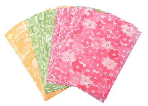 アルテム まな板用汚れないシート 使い捨て 北欧風 花柄 20×29cm まな板カバー 包み紙 ラッピング 日本製 60 枚入 内容量:3色(ピンク・オレンジ・グリーン)各20枚 計60枚 本体サイズ:縦20×横29cm 素材:紙、パラフィン 耐熱温度:50[度] 生産国:日本 まな板に付く嫌なニオイや汚れがつきにくい。 まな板に敷いて使うだけで、まな板が汚れにくくにおい移りも軽減されます。また1cm間隔の縦のラインに沿って等分に切り分ける事も出来ます。 そのままお皿に移せば、お皿も汚れにくくなり、洗い物の手間が軽減されます。 商品コード20047982953商品名アルテム まな板用汚れないシート 使い捨て 北欧風 花柄 20&times;29cm まな板カバー 包み紙 ラッピング 日本製 60 枚入型番A229693サイズ長さ29 x 幅20 cmカラーグリーン・ピンク・オレンジ※他モールでも併売しているため、タイミングによって在庫切れの可能性がございます。その際は、別途ご連絡させていただきます。※他モールでも併売しているため、タイミングによって在庫切れの可能性がございます。その際は、別途ご連絡させていただきます。