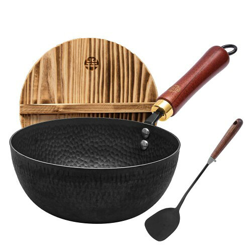 WANGYUANJI 中華鍋 22cm 本格 炒め鍋 深型 窒化加工 ミニ中華鍋 焦げ付かない 槌目加工 木蓋付き ヘラ付き IH・ガス対応 一人用 木製ハンドル 煮る 焼く 揚げる キャンプ用 家庭用 【窒化加工】鍋本体は100%鉄製で、窒化加工を施しており、サビに強く、丈夫で長持ち。高温でも香ばしく仕上がり、使い込むほど油なじみが良くなり、さらに使いやすくなります。 【優れた熱伝導】約2mmの肉厚設計で、熱を均等に伝えます。しっかりとした重さが特徴で、調理中の温度低下を抑え、安定した火加減で料理できます。長時間の使用でも耐久性抜群です。 【鉄鍋の特性】無塗装のため使い始めは焦げ付きが出ることがありますが、油がなじむことで徐々に扱いやすくなります。使うほどに育つのが鉄鍋の魅力です。 【22cmサイズ】1〜2人分の調理に適したコンパクトサイズ。炒め物や簡単な揚げ物、煮込みまで幅広く使え、毎日の調理にちょうど良い大きさです。 【木蓋・ヘラ付き】天然木のフタと中華ヘラが付属。蒸らし調理や油はね防止にも便利で、届いてすぐ本格的な中華調理を楽しめます。 商品コード20081654957商品名WANGYUANJI 中華鍋 22cm 本格 炒め鍋 深型 窒化加工 ミニ中華鍋 焦げ付かない 槌目加工 木蓋付き ヘラ付き IH・ガス対応 一人用 木製ハンドル 煮る 焼く 揚げる キャンプ用 家庭用型番DDNG22サイズ22cmカラーブラック※他モールでも併売しているため、タイミングによって在庫切れの可能性がございます。その際は、別途ご連絡させていただきます。※他モールでも併売しているため、タイミングによって在庫切れの可能性がございます。その際は、別途ご連絡させていただきます。
