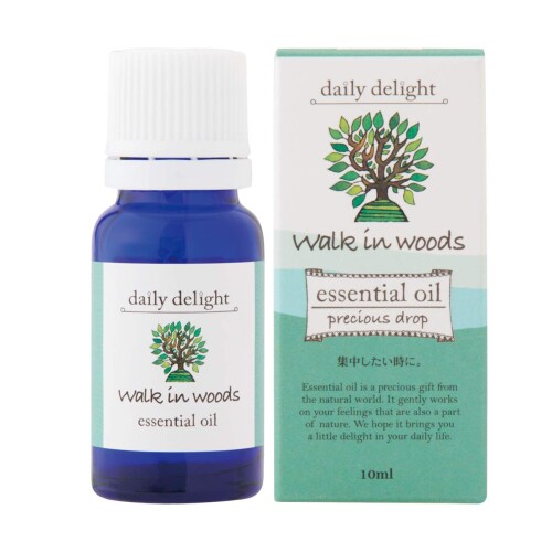 デイリーディライト ブレンドエッセンシャルオイル ウォークインウッズ 10ml(天然100% 精油 アロマ 爽やかですっきりとしたウッド調の香り) 【 デイリーディライトとは・・・ 】~日々の暮らしの中に小さな喜びを~ という想いをこめてつくりました。 素材を感じ、香り/アロマを愉しみ、こころをほぐす。 使い心地の良さにこだわります。暮らしに馴染んで、自分らしく過ごす毎日に、心地良く寄り添います。 【 アロマ/香りを愉しむ、穏やかな暮らし 】エッセンシャルオイル/精油は、草・花・樹木・果実などの自然の恵みが詰まった100%天然のアロマオイル。 【 無添加 】合成香料フリー、希釈材財フリー(アルコール・鉱物油・植物油等) 【 香りを守りたいから、遮光ボトルを採用 】ブルーの遮光ボトルに入れることで少しでも本来の香りを楽しんでもらいたい。 【 深呼吸したくなる自然の香り 】100%天然のアロマオイルなので、自然の中にいるかのよう。気持ちを落ち着かせて深呼吸を。 【 ウォークインウッズの香り 】サイプレスをベースに、パイン、グレープフルーツ、ハッカをブレンドした、勉強や仕事・プレゼン前の集中したい時におすすめ 商品紹介 爽やかですっきりとしたウッド調の香りで、集中したい時や勉強、仕事のお供におすすめ サイプレスをベースにパイン、グレープフルーツ、ハッカをブレンドしたエッセンシャルオイルです 原材料 ■成分 ブレンド内容:サイプレス、パイン、グレープフルーツ、ハッカ 商品コード20076056979商品名デイリーディライト ブレンドエッセンシャルオイル ウォークインウッズ 10ml(天然100% 精油 アロマ 爽やかですっきりとしたウッド調の香り)サイズW33mm&times;D33mm&times;H70mm※他モールでも併売しているため、タイミングによって在庫切れの可能性がございます。その際は、別途ご連絡させていただきます。※他モールでも併売しているため、タイミングによって在庫切れの可能性がございます。その際は、別途ご連絡させていただきます。