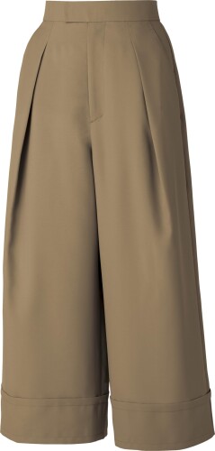 (ユナイト ディビジョン オブ エムイー) パンツ(女) DOM0005 C-74 サンドベージュ LL SIZE:SS ウエスト:60cm 股上:36cm わたり幅:35.5cm 股下:50.5cm 裾幅:29cm SIZE:M ウエスト:68cm 股上:37cm わたり幅:37cm 股下:52.5cm 裾幅:30.5cm SIZE:LL ウエスト:79cm 股上:38cm わたり幅:39cm 股下:52cm 裾幅:33cm SIZE:3L ウエスト:84cm 股上:39cm わたり幅:41cm 股下:52.5cm 裾幅:34.5cm 説明 ブランド説明 【UNITE DIVISION OF ME】 ファッションディレクター榎本実穂が手掛ける「UNITE」のハイポジションライン。 正面からだけでなく、横、斜め、後ろなど、あらゆる方向から見た時でも、 美しいシルエットになることを追求しています。 忙しく動き回る現場でも、どのような姿勢をとっても動きを邪魔することなく、 上品な印象を与えるデザインにこだわっています。 柔らかさを強調させつつ、顔のくすみを抑え表情を明るく見せるニュアンスカラーで展開。 商品紹介 スカートのようにも見える優美なシルエットのワイドパンツ。 短めのクロップ丈で、軽やかさ動きやすさをプラスしてあります。 ?の字に入ったタックが、気になるおなか周りや下半身をカバーし、ゆったりとした履き心地で、医療現場の様々な動きにも対応します。 股上が深めなのでかがんでも安心。透け防止のメッシュ裏地付きで下着のラインもカバーします。 DOM0001、DOM0002、DOM0003、DOM0004と同生地です。 商品コード20082296984商品名(ユナイト ディビジョン オブ エムイー) パンツ(女) DOM0005 C-74 サンドベージュ LL型番DOM0005サイズLLカラーC-74 サンドベージュ※他モールでも併売しているため、タイミングによって在庫切れの可能性がございます。その際は、別途ご連絡させていただきます。※他モールでも併売しているため、タイミングによって在庫切れの可能性がございます。その際は、別途ご連絡させていただきます。