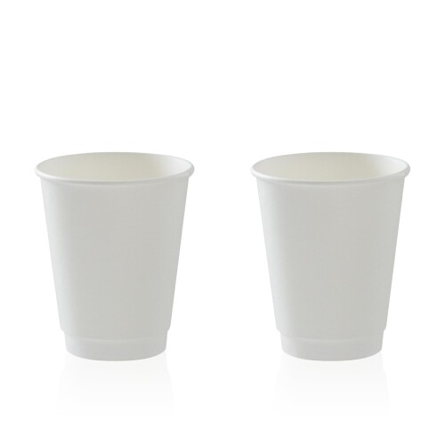 サンナップ 紙コップ 260ml 9oz 50個(25個×2パック) ホワイト エアウォール 断熱 対応蓋(CRU2650) C2625EW 【エアウォール構造で断熱性向上】 カップの内側と外側の間に空気層を持たせたエアウォール構造の紙カップです。空気層が断熱効果を発揮しホットドリンクを入れても外側が熱くなりにくく快適に持つことができます。コーヒー紅茶お茶など温かい飲み物の提供に適した高機能な紙カップです。 【260mlの使いやすい容量】 約260mlの容量でコーヒー紅茶お茶ジュースなどさまざまなドリンクに対応できるサイズです。来客用ドリンクや休憩時間の飲み物提供にも使いやすくオフィス会議イベントカフェなど幅広いシーンで活躍します。日常使いから業務用途まで便利に使用できる紙カップです。 【内面ポリエチレン加工】 カップ内面にはポリエチレンラミネート加工を施しており飲み物の水分が紙に染み込みにくい構造です。温かい飲み物にも冷たい飲み物にも対応できコーヒー紅茶お茶ジュースなど幅広いドリンクに安心して使用できる使い捨て紙カップです。 【シンプルで清潔感のあるデザイン】 無地のホワイトカラーで清潔感のあるシンプルなデザインです。カフェやオフィス来客用イベントなどさまざまなシーンで使用しやすくドリンクのイメージを引き立てます。シーンを選ばず使える使い捨て紙カップです。 【対応蓋でテイクアウト対応】 対応蓋CRU2650E CRU2650EBKを使用することで持ち運びに便利なテイクアウト用ドリンクカップとして使用できます。イベント会場屋外販売テイクアウトドリンクなどさまざまな用途で便利に使用できる紙カップです。 【安心の日本製品質】 日本国内で製造された紙カップで品質管理が行き届いています。食品用途として安心して使用できオフィス来客用店舗イベントなど幅広い場所で活躍します。使い捨てでも品質にこだわった日本製紙カップです。 【ホットドリンクに最適】 エアウォール構造による断熱性能によりホットコーヒーやホットティーなどの温かい飲み物を入れても手に熱が伝わりにくく快適に持つことができます。カフェやテイクアウトなどのドリンク提供に適した紙カップです。 【持ちやすく快適な使用感】 二重構造によるエアウォール設計でカップ表面が持ちやすく安定したグリップ感があります。ドリンク提供時にも扱いやすくカフェやイベントなど多くのシーンで便利に使用できます。 【使い捨てで衛生的】 使い捨てタイプの紙カップのため洗浄の手間がなく衛生的に使用できます。来客用ドリンク提供やイベント配布用カップとしても便利でオフィス店舗イベントなどさまざまな場面で活躍します。 【幅広いシーンで活躍】 カフェオフィス会議イベントアウトドア家庭など幅広いシーンで使用できる紙カップです。ホットドリンクからコールドドリンクまで対応できる便利なサイズで日常のドリンク提供を快適にする紙カップです。 商品コード20081676985商品名サンナップ 紙コップ 260ml 9oz 50個(25個&times;2パック) ホワイト エアウォール 断熱 対応蓋(CRU2650) C2625EW型番C2625EW_2サイズ2袋セットカラー260ml ホワイト※他モールでも併売しているため、タイミングによって在庫切れの可能性がございます。その際は、別途ご連絡させていただきます。※他モールでも併売しているため、タイミングによって在庫切れの可能性がございます。その際は、別途ご連絡させていただきます。