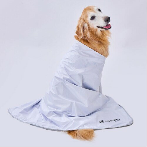 アドメイト (ADD. MATE) 犬猫用ブランケット spiccato サンシェード Cool ブランケット L 愛犬・愛猫を暑さ・日差しから守る、UVカット&冷感生地使用。どこでも陰を作れてお出かけ快適♪ 商品紹介 体をつつんでクールダウン、キャリー等に被せて、かこまれて安心空間、車等に差し込む紫外線対策。体に巻いて留められる面ファスナー付。 ■持ち運び便利カバー付 ■表生地:UVカット99.9%以上、UPF50+、遮光率99,9%以上、はっ水機能付 ■裏生地:冷感機能Q-MAX値0.48、UVカット98.9%、UPF50+ 使用方法 ■本品は犬 ■猫用です。犬 ■猫以外には使用しないでください。 ■人やペットが破片等を誤飲しないように注意してください。万一、誤飲した場合は各医師に相談してください。 ■幼児 ■子供が上に乗って遊ばないように注意してください。 ■使用前に破損箇所がないかを必ず確認してください。 ■破損した場合は、直ちに使用を中止してください。 ■本品は、ペットがかんだり引っかく等すると、破損します。 ■水ぬれや摩擦等で色落ちする場合があります。特に薄い毛色の犬 ■猫や家財 ■床等には注意してください。 ■火気や水気のそばでの使用や保管はしないでください。 ■幼児 ■子供 ■認知症の方 ■ペットのふれない所に保管してください。 商品コード20082292985商品名アドメイト (ADD. MATE) 犬猫用ブランケット spiccato サンシェード Cool ブランケット L型番A27862サイズLarge※他モールでも併売しているため、タイミングによって在庫切れの可能性がございます。その際は、別途ご連絡させていただきます。※他モールでも併売しているため、タイミングによって在庫切れの可能性がございます。その際は、別途ご連絡させていただきます。
