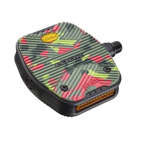 ルック(Look) GEO CITY GRIP CAMO ペダル 重量:265g(片側)　ボディ素材:合成/VIBRAMラバー/クロモリアクスル　接地面積:107mm x 103mm　カラー:カモ GEO CITYに、VIBRAMラバーを採用したGEO CITY GRIPモデル。水捌け性を考慮した溝と勾配が設けられた踏み面は、ドライとウェットどちらの状況でも一般的なフラットペダルよりも優れたグリップ力を発揮します。GRIPは、別途オプションでカスタムカラー変更が可能。1935年に創立されたスポーツ&アウトドアシューズのアウターソール市場を率いるイタリアブランド。ミラノのテクニカルセンターで、ラバー合成加工開発のエキスパートとして、技術証明がなされている。スポーツシューズ業界において、多くのパートナーシップを結んでいる。(adidas、 Reebok、 GIRO、 THE NORTH FACE、 UNDER ARMOUR、 new balanceなどで採用されている。) ■重量:265g(片側)　 ■ボディ素材:合成/VIBRAMラバー/クロモリアクスル　 ■接地面積:107mm x 103mm　 ■カラー:カモ GEO CITYに、VIBRAMラバーを採用したGEO CITY GRIPモデル。水捌け性を考慮した溝と勾配が設けられた踏み面は、ドライとウェットどちらの状況でも一般的なフラットペダルよりも優れたグリップ力を発揮します。GRIPは、別途オプションでカスタムカラー変更が可能。1935年に創立されたスポーツ&アウトドアシューズのアウターソール市場を率いるイタリアブランド。ミラノのテクニカルセンターで、ラバー合成加工開発のエキスパートとして、技術証明がなされている。スポーツシューズ業界において、多くのパートナーシップを結んでいる。(adidas、 Reebok、 GIRO、 THE NORTH FACE、 UNDER ARMOUR、 new balanceなどで採用されている。) 商品コード20082126986商品名ルック(Look) GEO CITY GRIP CAMO ペダル型番PEPL24652サイズ小カラーブラック※他モールでも併売しているため、タイミングによって在庫切れの可能性がございます。その際は、別途ご連絡させていただきます。※他モールでも併売しているため、タイミングによって在庫切れの可能性がございます。その際は、別途ご連絡させていただきます。