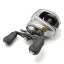 製品仕様 商品名 SHIMANO シマノ ベイトリール 18 バンダム HG サイズ／寸法 ギア比：7.1 最大ドラグ力(kg)：5.0 自重(g)：220 スプール寸法(径/幅)(mm)：34/22 ナイロン糸巻量(lb-m)：12-130、14-110、16-100 最大巻上長(cm/ハンドル1回転)：76 ハンドル長(mm)：42 ベアリング数 BB/ローラー：8/1 素材／材質 — 色 シルバー ご注意事項 モニターの発色の具合によって実際のものと色が異なる場合がございます。ご了承ください。 その他商品説明 ▼商品コンディションコンディションランク：CS：ほぼ新品・未使用A：非常に良いB：良いC：おおむね可D：ジャンク品・大破あり▽コンディション詳細ボディ所々にキズやメッキハガレ付属品：付属品はございません。