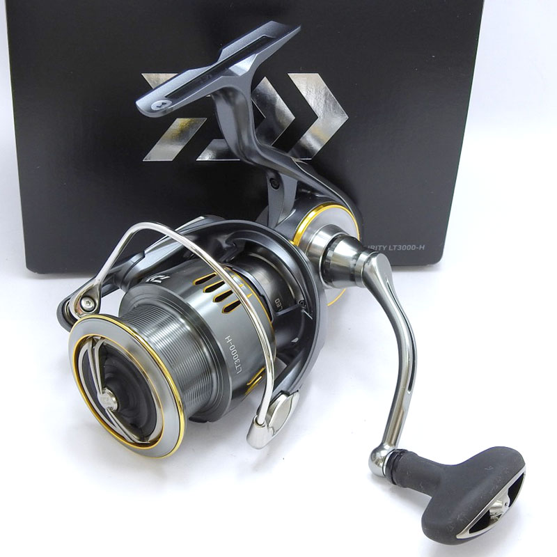 美品 DAIWA ダイワ スピニングリール 23 エアリティ LT3000-H 