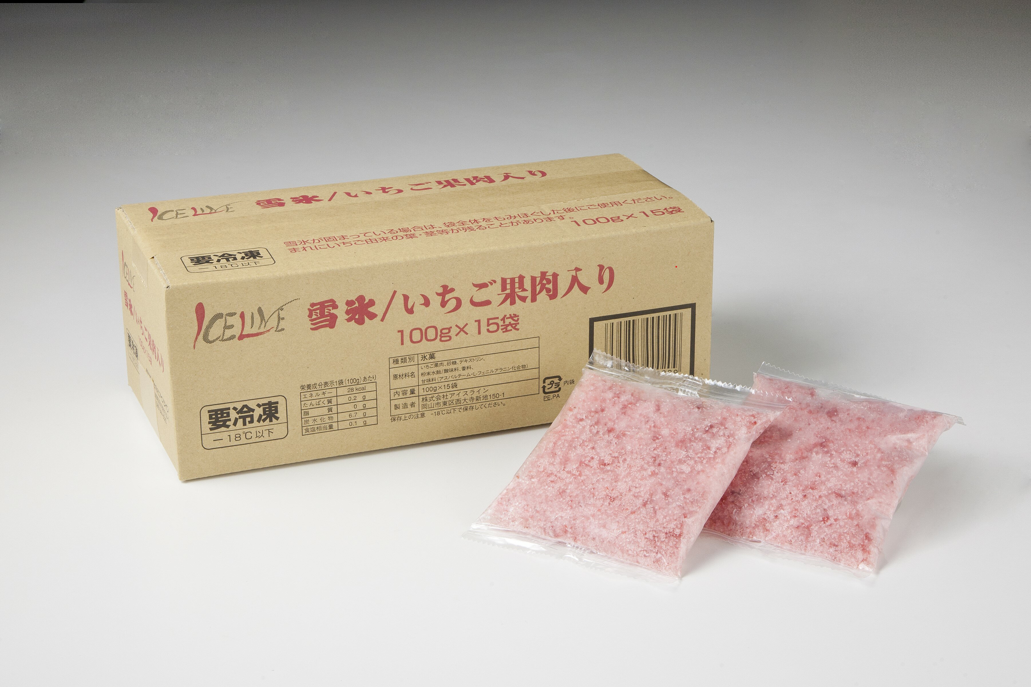 細かく削った氷に、いちご果肉を混ぜ合わせた商品です。 かき氷用に削った氷を個包装しました。 器に盛り付けるだけでかき氷として提供でき、牛乳や炭酸飲料を混ぜ合わせることでスムージーにもなります。 氷削り器やブレンダーマシーンなしで提供できるので、人手不足の解消に。 使い切りタイプなので衛生的。スペースも多く取りません。アレンジ自在でメニューの幅が広がります。 【規格・入数】 1ボール15袋入り 1袋あたり100G