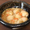 ホクホクの里芋を鶏そぼろでからめた、手造り惣菜ですホクホクの里芋を鶏そぼろでからめた、手造り惣菜です。【規格】1ボール1kg【調理方法】茹で：冷凍のまま、袋ごと沸騰したお湯で約15分