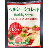 植物油脂を使用しています植物油脂を使用しているため、ゴーダチーズ（日本食品標準成分表2020）と比較してコレステロールを98％以上カットしました。ピザ、ピザトースト、グラタン等の加熱料理にご使用ください。【規格】1ボール1kg【賞味期限】製造日を含む120日