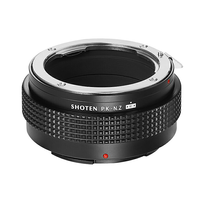 種別：マウントアダプター NOTESHOTEN（ショウテン）PK-NZ Eは、ペンタックスKマウントレンズをニコンZマウントのカメラで使用するための電子接点付きマウント変換アダプターです。焦点距離や開放F値などのレンズ情報をカメラへ伝達し、EXIF記録およびフォーカスエイド機能に対応します（AFおよび自動絞り制御非対応）。オールドレンズを含む多彩なレンズ資産を、ニコンZマウント機でより快適に活用したいユーザーに適した製品です。【注意事項】・本アダプターはMF（マニュアルフォーカス）専用です。AF（オートフォーカス）および自動絞り制御には対応しておりません。・レンズデータ編集時、開放F値にF1.0未満の値は登録できません。・装着する機材の個体差・経年変化・損傷による形状の変化等により、装着感（固い、緩い、若干のあそび等）が通常と異なる場合や、装着できない場合があります。・レンズの個体差に対応するため、わずかにオーバーインフになるよう設計する場合があります。実際のピントの位置を確認しながら撮影してください。・必ずしもすべての互換性を保証するものではありません。アダプターは、お客様ご自身の責任でご使用ください。・非対応の機種につきましては、今後のファームウェア更新で対応となる場合がございます。■主な特徴・カメラのフォーカスエイド機能に対応し、MF時のピント合わせをサポート。・レンズ情報の伝達により、カメラボディ内手ブレ補正機構に対応。・初期登録された10種のレンズ情報（焦点距離/開放F値）を、EXIFとして記録可能。・内蔵のレンズ情報（焦点距離/開放F値）をPCで編集可能。・USBケーブルでPCと接続し、ファームウェアアップデートが可能。■主な仕様・対応レンズマウント：ペンタックスKマウント・対応カメラマウント：ニコンZマウント※フォーカスエイド機能（ピント合焦表示）の動作精度は、カメラとの相性により異なります。 ピント精度が十分でない場合は、拡大表示やフォーカスピーキング機能とあわせてご活用ください。 なお、Nikon Z7 / Z6 などのZシリーズ初期モデルでは、フォーカスエイド機能（ピント合焦表示）に対応しませんので、ご注意ください。・サイズ：約 Φ68×30mm（マウント部・突起部除く）・質量：約134g・特徴：マウント変換、EXIF/フォーカスガイド対応