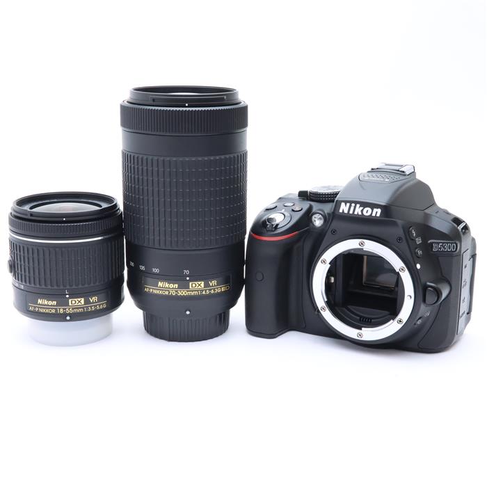 【中古】 《美品》 Nikon D5300 AF-P ダブルズームキット ブラック 【ファインダー内清掃/グリップゴム部組18-55mm銀テープ部品交換/各部点検済】 [ デジタルカメラ ]