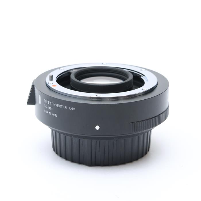 外観状態:美品 マップ保証期間:3ヶ月保証 付属品など:レンズフロントキャップ(社外品)・レンズリアキャップ(社外品)【ココがポイント！】SIGMAが新レンズライン用に新開発したテレコンバーターです。収差補正に優れたSLDレンズを採用して高画質を徹底追及するだけでなく、防塵防滴性も考慮した堅牢な作りは、プロユースの過酷な撮影にも対応できます。◎点検スタッフからのコメント【外観】丁寧に使用されており、全体的に綺麗な状態です。【機能面・操作】各部動作良好です。安心してお使いいただけます。※お求めの後2週間以内の初期不良はご返品可能です。#251018-n