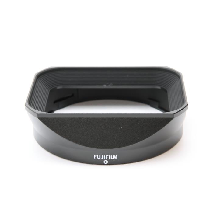 外観状態:美品 マップ保証期間:保証なし 付属品など:レンズフードキャップ【ココがポイント！】 携帯性が高くスタイリッシュな角型レンズフードです。アルミ削り出しのパーツを採用し、剛性・質感を高めています。型番：LH-XF16対応機種 :フジノンレンズ XF16mmF1.4 R WR◎点検スタッフからのコメント【外観】僅かな使用感がございますが、全体的に丁寧に使用されている中古品です。【機能面・操作】問題なく安心してお使いいただけます。【その他】フードキャップにスレがあります。※お求めの後2週間以内の初期不良はご返品可能です。#250929-n