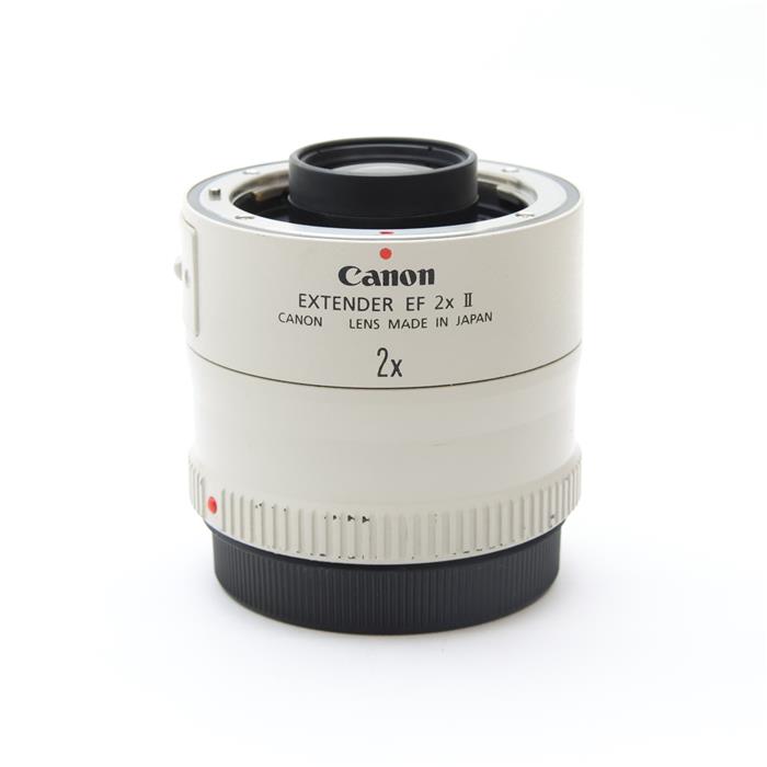 外観状態:並品 マップ保証期間:3ヶ月保証 付属品など:リアキャップ(社外品)【ココがポイント！】カメラ側マウント部にゴムリング、レンズ側マウント外周部に「EOS-1V」と同様の防塵・防滴構造、取り外しつまみの接合部にシーリング部材をそれぞれ採用することで水滴や粉塵の侵入を防ぎ、プロが使用する過酷な撮影条件にも耐えられる優れた防塵・防滴性を実現しています。“EF2×II”では、各レンズとのマッチングを配慮した新規光学系を採用しました。これにより、従来機種以上の高画質化を達成しています。従来機種と同様、これまでに発売された焦点距離135mm以上の単焦点Lレンズ18本、およびEF70-200mm F2.8L USM、EF70-200mm F4L USM、EF100-400mm F4.5-5.6L IS USMに装着することが可能です。◎点検スタッフからのコメント【外観】外装にスレ・塗装剥がれ、マウントゴムに欠けが見受けられます。実用に適したお買い得な商品です。【機能面・操作】問題なくお使いいただけます。※お求めの後2週間以内の初期不良はご返品可能です。#251121-n