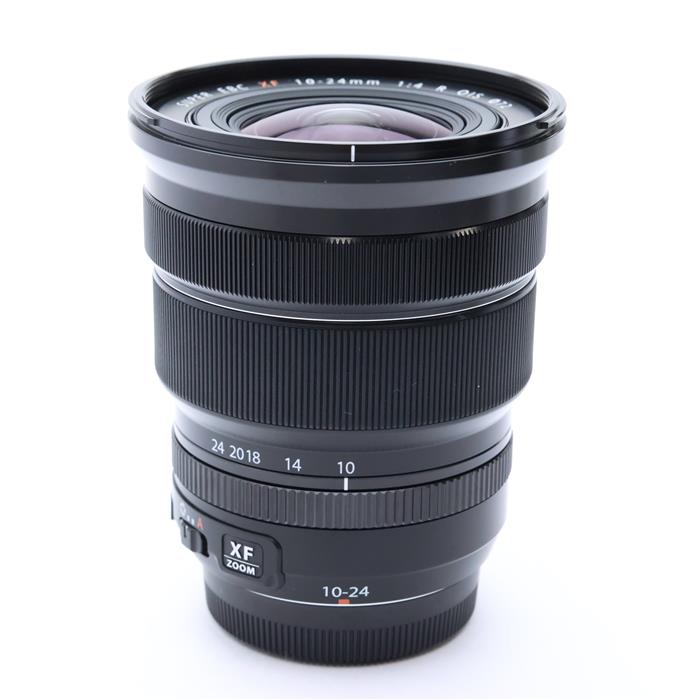 外観状態:良品 マップ保証期間:6ヶ月保証 付属品など:取扱説明書・レンズフロントキャップ・レンズリアキャップ・レンズフード【ココがポイント！】「Xシリーズ」に搭載されている独自の「X-Trans CMOS」センサーに最適かつ最新の光学設計により超高画質を実現。逆光など過酷な環境下でもゴースト・フレアの発生を抑えます。レンズの性能を最大限に引き出す「点像復元処理」に対応した「Xシリーズ」ボディと、本レンズとを組み合わせることで、レンズごとの光学性能や特性を元に、回折現象などの光学的影響が補正され、画像のすみずみまで高いシャープネスやリアルな立体感が得られます。◎点検スタッフからのコメント【外観】ラバー部分に使用感がありますが、通常使用された良好な商品です。【機能面・操作】動作良好です。安心してお使いいただけます。【その他】レンズ内にチリが混入していますが、目立つ量ではなく撮影には影響のない状態です。※お求めの後2週間以内の初期不良はご返品可能です。#251222-n