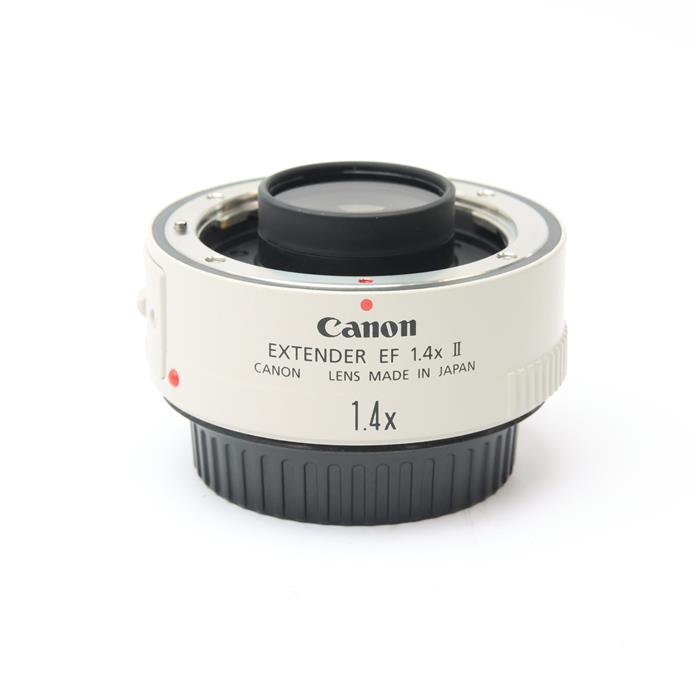 外観状態:良品 マップ保証期間:3ヶ月保証 付属品など:レンズリアキャップ【ココがポイント！】1.優れた防塵・防滴性カメラ側マウント部にゴムリング、レンズ側マウント外周部に「EOS-1V」と同様の防塵・防滴構造、取り外しつまみの接合部にシーリング部材をそれぞれ採用することで水滴や粉塵の侵入を防ぎ、プロが使用する過酷な撮影条件にも耐えられる優れた防塵・防滴性を実現しています。2. 高い光学性能を実現“EF1.4×II”では、鏡筒内部の内面反射を低減させることでフレアやゴーストの発生を抑えました。これにより、従来機種以上の高画質化を達成しています。3. 豊富なEFレンズに装着可能従来機種と同様、これまでに発売された焦点距離135mm以上の単焦点Lレンズ18本、およびEF70-200mm F2.8L USM、EF70-200mm F4L USM、EF100-400mm F4.5-5.6L IS USMに装着することが可能です。◎点検スタッフからのコメント【外観】マウント部に若干のスレがありますが、全体的に良好な状態です。【機能面・操作】動作良好で、安心してお使いいただけます。※お求めの後2週間以内の初期不良はご返品可能です。#251218-n