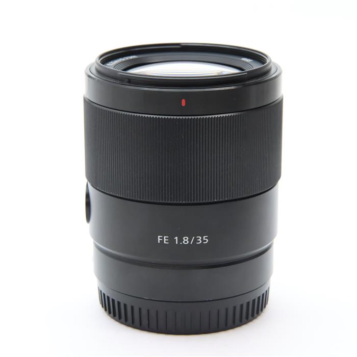 外観状態:並品 マップ保証期間:6ヶ月保証 付属品など:レンズフロントキャップ・レンズリアキャップ（社外品）・レンズフード【ココがポイント！】開放F値1.8からの高い描写力と小型軽量設計で手軽に本格撮影を楽しめる焦点距離35mm、フルサイズ...
