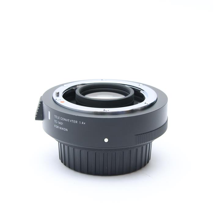 外観状態:並品 マップ保証期間:3ヶ月保証 付属品など:レンズフロントキャップ・レンズリアキャップ(社外品)【ココがポイント！】SIGMAが新レンズライン用に新開発したテレコンバーターです。収差補正に優れたSLDレンズを採用して高画質を徹底追及するだけでなく、防塵防滴性も考慮した堅牢な作りは、プロユースの過酷な撮影にも対応できます。◎点検スタッフからのコメント【外観】鏡筒にキズ、打痕がありますが全体的に実用に適した状態です。【機能面・操作】各部動作良好です。安心してお使いいただけます。※お求めの後2週間以内の初期不良はご返品可能です。#251230-n