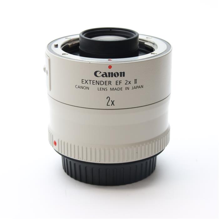 外観状態:並品 マップ保証期間:3ヶ月保証 付属品など:フロントキャップ・リアキャップ【ココがポイント！】カメラ側マウント部にゴムリング、レンズ側マウント外周部に「EOS-1V」と同様の防塵・防滴構造、取り外しつまみの接合部にシーリング部材をそれぞれ採用することで水滴や粉塵の侵入を防ぎ、プロが使用する過酷な撮影条件にも耐えられる優れた防塵・防滴性を実現しています。“EF2×II”では、各レンズとのマッチングを配慮した新規光学系を採用しました。これにより、従来機種以上の高画質化を達成しています。従来機種と同様、これまでに発売された焦点距離135mm以上の単焦点Lレンズ18本、およびEF70-200mm F2.8L USM、EF70-200mm F4L USM、EF100-400mm F4.5-5.6L IS USMに装着することが可能です。◎点検スタッフからのコメント【外観】シーリングゴムに欠け、下部に塗装はがれ、マウント部にスレがありますが、実用品として問題なくお使い頂ける商品です。【機能面・操作】問題なくお使いいただけます。※お求めの後2週間以内の初期不良はご返品可能です。#260107-n