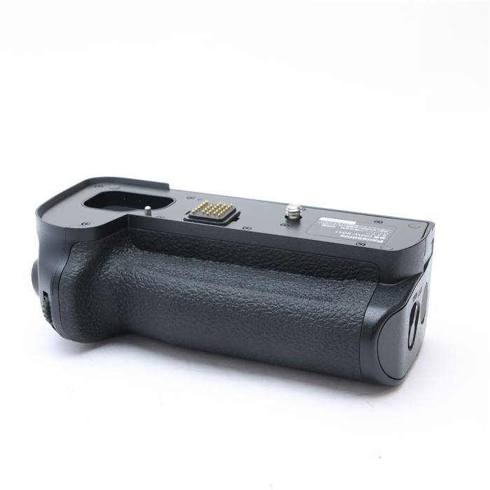 外観状態:美品 マップ保証期間:3ヶ月保証 付属品など:付属品なし【ココがポイント！】LUMIX S1R/S1専用の縦位置バッテリーグリップ。優れたグリップ性能と、充実の操作性を実現。カメラ本体と同じレリーズボタン、ダイヤルに加え、ジョイスティックも搭載し、縦位置撮影でも自由にフォーカス位置の操作が可能です。◎点検スタッフからのコメント【外観】僅かな使用感がありますが、全体的に丁寧に使用されている中古品です。【機能面・操作】問題なくお使いいただけます。※お求めの後2週間以内の初期不良はご返品可能です。#260110-n