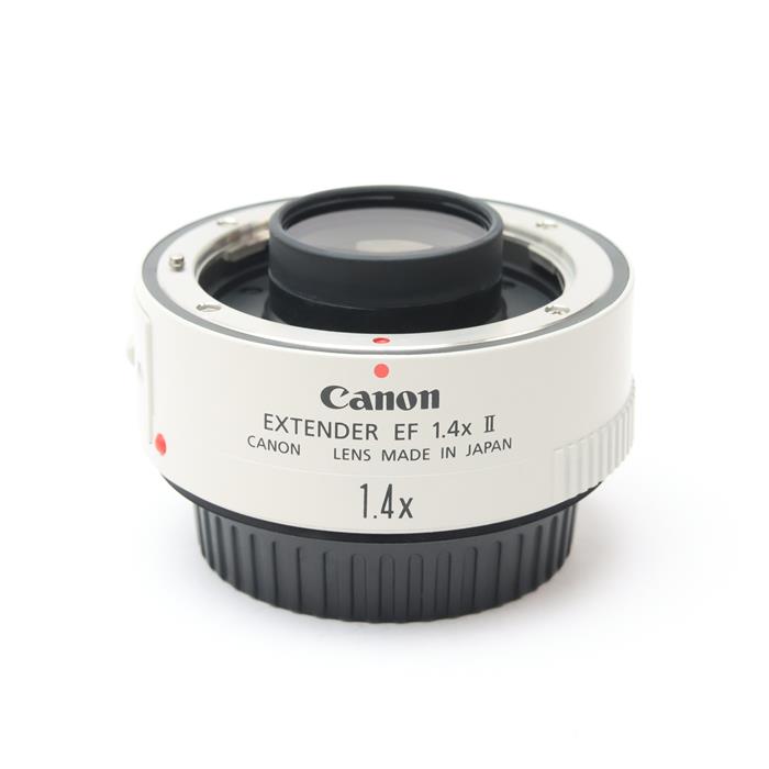 外観状態:良品 マップ保証期間:3ヶ月保証 付属品など:レンズフロントキャップ・レンズリアキャップ【ココがポイント！】1.優れた防塵・防滴性カメラ側マウント部にゴムリング、レンズ側マウント外周部に「EOS-1V」と同様の防塵・防滴構造、取り外しつまみの接合部にシーリング部材をそれぞれ採用することで水滴や粉塵の侵入を防ぎ、プロが使用する過酷な撮影条件にも耐えられる優れた防塵・防滴性を実現しています。2. 高い光学性能を実現“EF1.4×II”では、鏡筒内部の内面反射を低減させることでフレアやゴーストの発生を抑えました。これにより、従来機種以上の高画質化を達成しています。3. 豊富なEFレンズに装着可能従来機種と同様、これまでに発売された焦点距離135mm以上の単焦点Lレンズ18本、およびEF70-200mm F2.8L USM、EF70-200mm F4L USM、EF100-400mm F4.5-5.6L IS USMに装着することが可能です。◎点検スタッフからのコメント【外観】マウントゴムにヨレがありますが、実用には問題無く良好な状態です。【機能面・操作】問題なくお使いいただけます。※お求めの後2週間以内の初期不良はご返品可能です。#260114-n