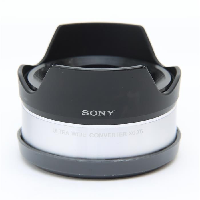 外観状態:並品 マップ保証期間:保証なし 付属品など:ケース・フロントキャップ・リアキャップ【ココがポイント！】E16mm F2.8に装着することで、F値が変わることなく12mm相当（35mm判換算18mm相当）の超広角撮影を楽しむことが出来ます。バヨネット構造を採用した簡単装着により、手軽に広角域での画作りをお楽しみ頂けます。◎点検スタッフからのコメント【外観】スレキズがありますが、実用品として問題なくお使いいただける商品です。【機能面・操作】動作良好です。安心してお使いいただけます。【その他】レンズ内にチリが混入していますが、目立つ量ではなく撮影には影響のない状態です。※お求めの後2週間以内の初期不良はご返品可能です。#260121-n