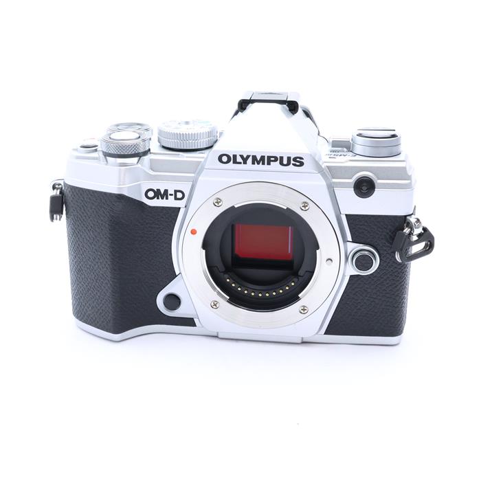 【あす楽】 【中古】 《美品》 OLYMPUS OM-D E-M5 Mark III ボディ シルバー 【別売予備バッテリー付！】 [ デジタルカメラ ]