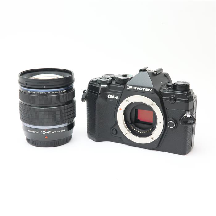 【中古】 《並品》 OM SYSTEM OM-5 12-45mm F4.0 PRO レンズキット ブラック 【リアグリップ電池蓋ユニ..