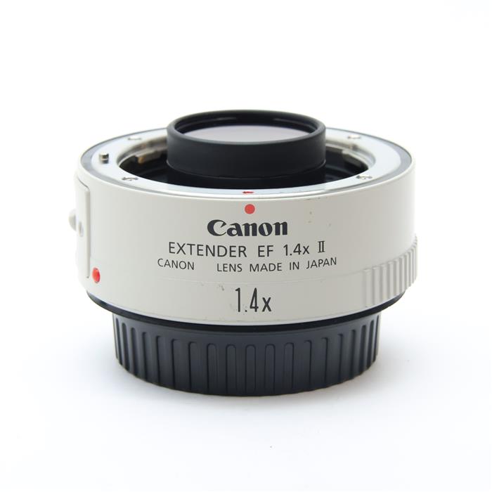 外観状態:良品 マップ保証期間:3ヶ月保証 付属品など:レンズフロントキャップ・レンズリアキャップ【ココがポイント！】1.優れた防塵・防滴性カメラ側マウント部にゴムリング、レンズ側マウント外周部に「EOS-1V」と同様の防塵・防滴構造、取り外しつまみの接合部にシーリング部材をそれぞれ採用することで水滴や粉塵の侵入を防ぎ、プロが使用する過酷な撮影条件にも耐えられる優れた防塵・防滴性を実現しています。2. 高い光学性能を実現“EF1.4×II”では、鏡筒内部の内面反射を低減させることでフレアやゴーストの発生を抑えました。これにより、従来機種以上の高画質化を達成しています。3. 豊富なEFレンズに装着可能従来機種と同様、これまでに発売された焦点距離135mm以上の単焦点Lレンズ18本、およびEF70-200mm F2.8L USM、EF70-200mm F4L USM、EF100-400mm F4.5-5.6L IS USMに装着することが可能です。◎点検スタッフからのコメント【外観】通常使用に伴う使用感がございますが、実用品としておすすめの商品です。【機能面・操作】問題なく安心してお使いいただけます。【その他】シーリングラバーに破れ箇所があります。※お求めの後2週間以内の初期不良はご返品可能です。#260122-n
