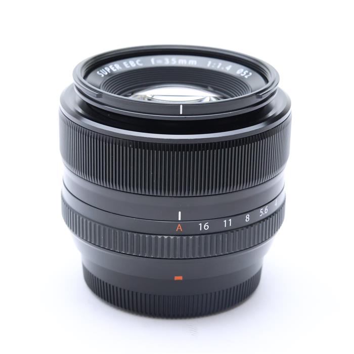 外観状態:並品 マップ保証期間:6ヶ月保証 付属品など:レンズフロントキャップ・レンズリアキャップ・レンズフード【ココがポイント！】開放値F1.4という明るいレンズ。開放でも均一な解像度が得られるように十分配慮した設計になっています。第5レ...