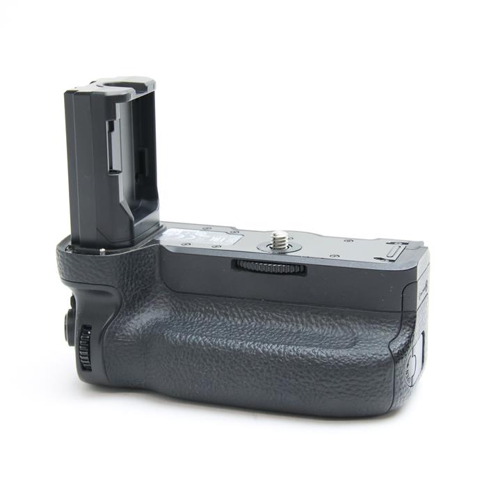 外観状態:良品 マップ保証期間:3ヶ月保証 付属品など:元箱・取扱説明書【ココがポイント！】高いホールド性を実現する、α9・α7RIII・α7III専用の縦位置グリップです。横位置撮影時と変わらないホールド性で望遠レンズ使用時などに好適なアクセサリーです。◎点検スタッフからのコメント【外観】スレキズ/使用感がありますが、通常使用された良好な商品です。【機能面・操作】動作良好です。安心してお使いいただけます。※お求めの後2週間以内の初期不良はご返品可能です。#260126-n