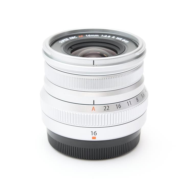 外観状態:美品 マップ保証期間:6ヶ月保証 付属品など:レンズフロントキャップ・リアキャップ・レンズフード【ココがポイント！】155gの小型軽量と高速AFにより、軽快なスタイルでスナップ撮影や風景撮影を楽しめる高い解像性能と防塵・防滴・-10℃の耐低温構造を実現した広角レンズ「XF16mmF2.8 R WR」は、非球面レンズ2枚を含む8群10枚のレンズ構成により、像面湾曲や球面収差を効果的に抑制し画像中心部から周辺部まで高い解像性能を発揮する広角レンズで、独自開発のX-Trans(TM) CMOSセンサーの性能を余すことなく引き出します。また、インナーフォーカス方式を採用し、ステッピングモーターによりフォーカスレンズを駆動させることで、AFの高速化・静音化を可能とします。◎点検スタッフからのコメント【外観】僅かな使用感ありますが、全体的に丁寧に使用されたお勧めの商品です。【機能面・操作】安心してご使用いただける動作良好な商品です。※お求めの後2週間以内の初期不良はご返品可能です。#260129-n
