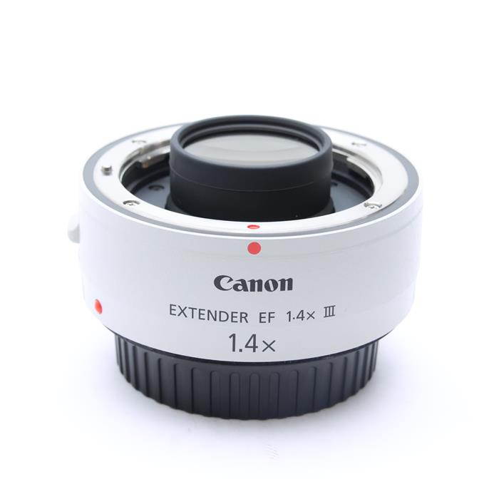 外観状態:良品 マップ保証期間:6ヶ月保証 付属品など:フロントキャップ・リアキャップ【ココがポイント！】レンズの焦点距離を1.4倍に伸ばす高性能エクステンダー。装着時の有効F値の低下は1絞り分。新規光学設計により一層の高画質化と、新超望遠レンズとの組み合わせでAFの高精度化を実現しています。◎点検スタッフからのコメント【外観】鏡筒・マウントにスレが見られますが、実用向けにおすすめの商品です。【機能面・操作】安心してご使用いただける動作良好な商品です。※お求めの後2週間以内の初期不良はご返品可能です。#260202-n