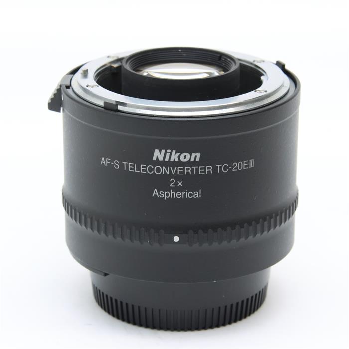 外観状態:良品 マップ保証期間:6ヶ月保証 付属品など:レンズフロントキャップ・レンズリアキャップ【ココがポイント！】AF-SテレコンバーターはAF-S・AF-Iレンズとの間に装着することで、主レンズの焦点距離を2倍に拡大するアタッチメントレンズです。良好な光学性能を備え、主レンズの性能を充分に活かし優れた画質が得られます。また、主レンズの各種信号伝達にも対応します。非球面レンズを採用し、光学性能を向上させるとともに、デジタル性能を考慮した新光学設計になっています。F値は2段暗くなります。 ◎点検スタッフからのコメント【外観】マウントにスレ/ボディ側鏡筒端部にキズ・塗装ハガレが見られますが、実用向けにおすすめの商品です。【機能面・操作】安心してご使用いただける動作良好な商品です。※お求めの後2週間以内の初期不良はご返品可能です。#260203-n