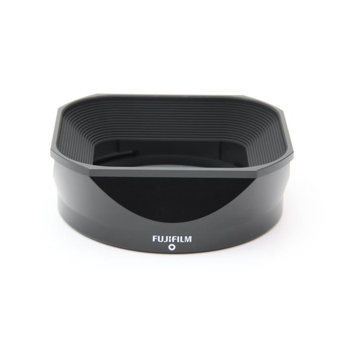 外観状態:美品 マップ保証期間:保証なし 付属品など:レンズフードキャップ【ココがポイント！】角型レンズフード「LH-XF23 II」は、「フジノンレンズXF23mmF1.4 R LM WR」と「XF33mm F1.4 R LM WR」に装着してご使用いただけます。フレア・ゴーストを抑制し、クリアな写真を撮影可能とします。また、アルミ削り出しのデザインにより、クラシカルかつスタイリッシュな外観に仕上がっています。◎点検スタッフからのコメント【外観】僅かな使用感がございますが、全体的に丁寧に使用されている中古品です。【機能面・操作】問題なく安心してお使いいただけます。※お求めの後2週間以内の初期不良はご返品可能です。#260209-n