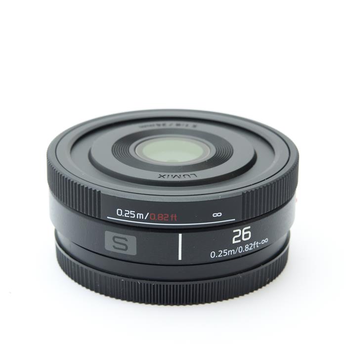 外観状態:美品 マップ保証期間:3ヶ月保証 付属品など:レンズリアキャップ【ココがポイント！】『LUMIX S 26mm F8』は、薄型・軽量、全長約18.1mm・質量約58gのコンパクトサイズで、焦点距離は広角26mm、絞り値F8固定で、...