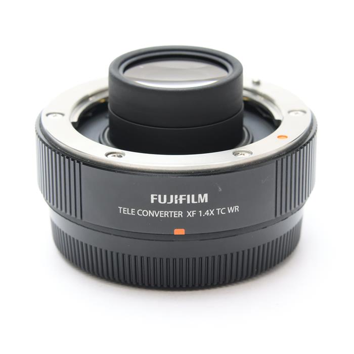 外観状態:良品 マップ保証期間:6ヶ月保証 付属品など:元箱・テレコンバーターキャップ・レンズリアキャップ・ポーチ【ココがポイント！】「XF50-140mmF2.8 R LM OIS WR」に装着するテレコンバージョンレンズ。主レンズの性能を損なわない光学設計、防塵、防滴、-10℃の耐低温性能装備。◎点検スタッフからのコメント【外観】外周の鏡筒環各部に細かくキズあります。【機能面・操作】細かな程度のチリの侵入ありますが、問題なくお使いいただけます。※お求めの後2週間以内の初期不良はご返品可能です。#260214-n